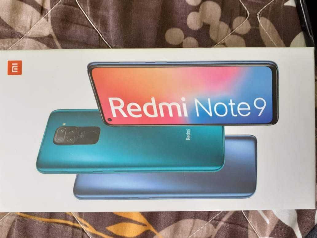 Xiaomi Redmi Note 9 със леко пукнат екран