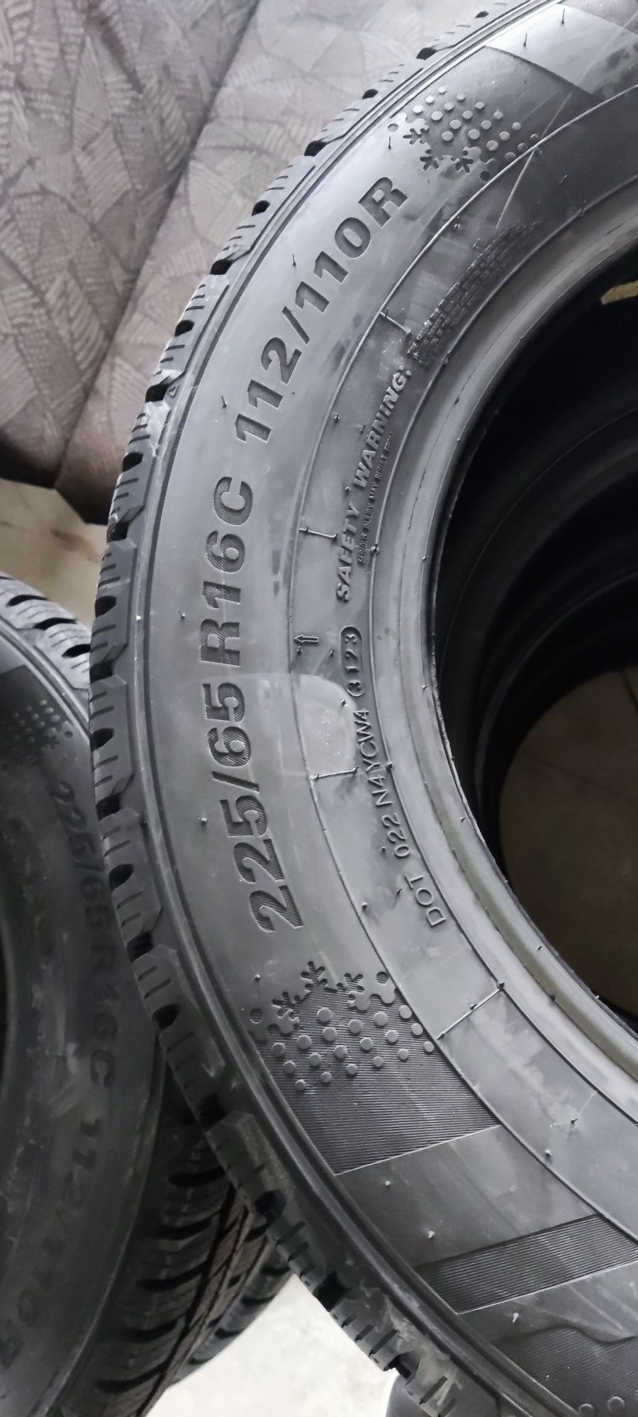 225/65/16C KUMHO ProTran CW51