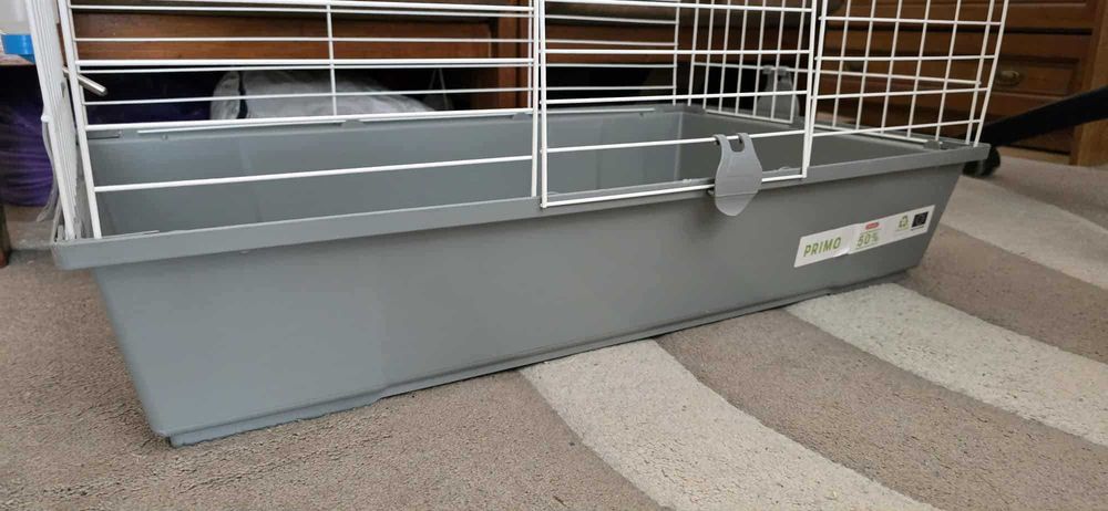 Продавам голяма клетка за зайче + аксесоари