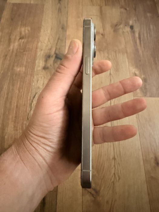 Продавам iPhone 15 Pro Max, 256 GB, цвят Natural Titanium