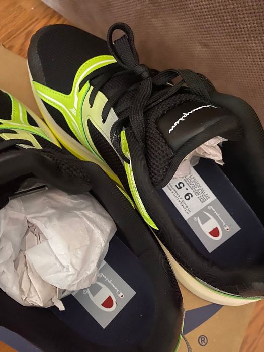 Нови маратонки  уникални са на живо