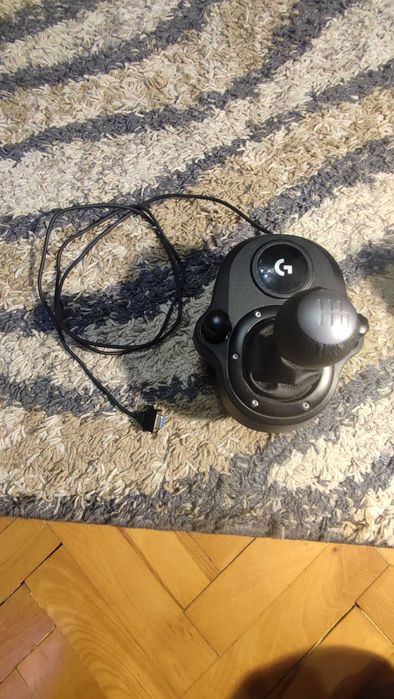 Logitech G923 TrueForce + лост за скорости.