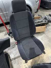 Продавам перфектни седалки за BMW e36 compact