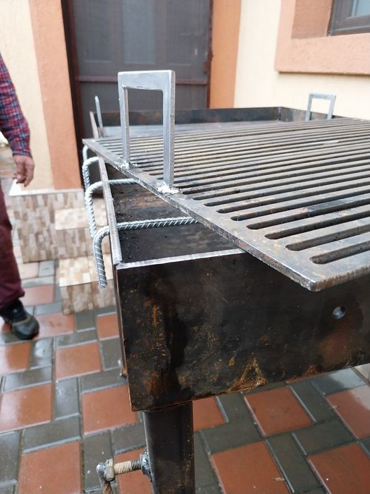 Vând grătar pentru friptură