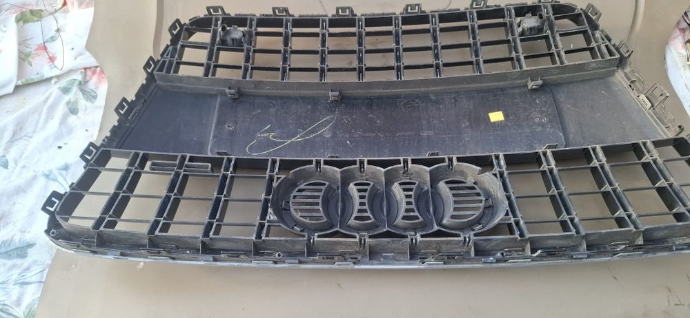 Grila față Audi Q7 an 2013