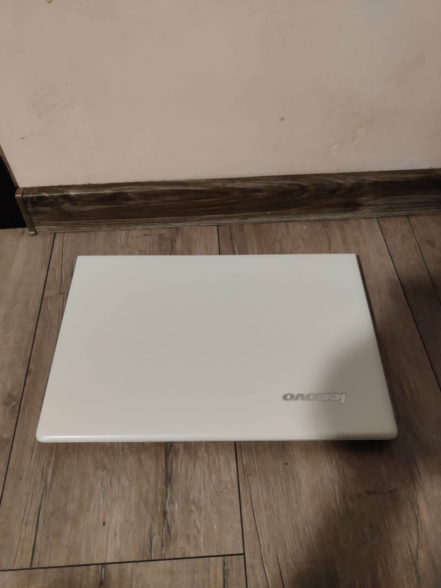 Lenovo Z51 procesor i5-5200..8g RAM .ssd 256gb.video dedicat..FHD