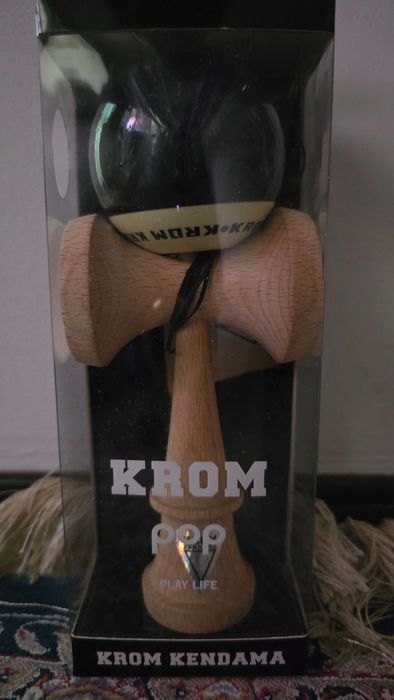 Krom pop kendama