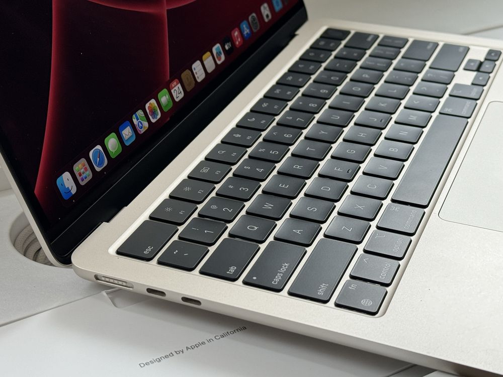 Новенький MacBook Air 13.6 m2 2022/куплен 2023/SSD256GB/8GB RAM