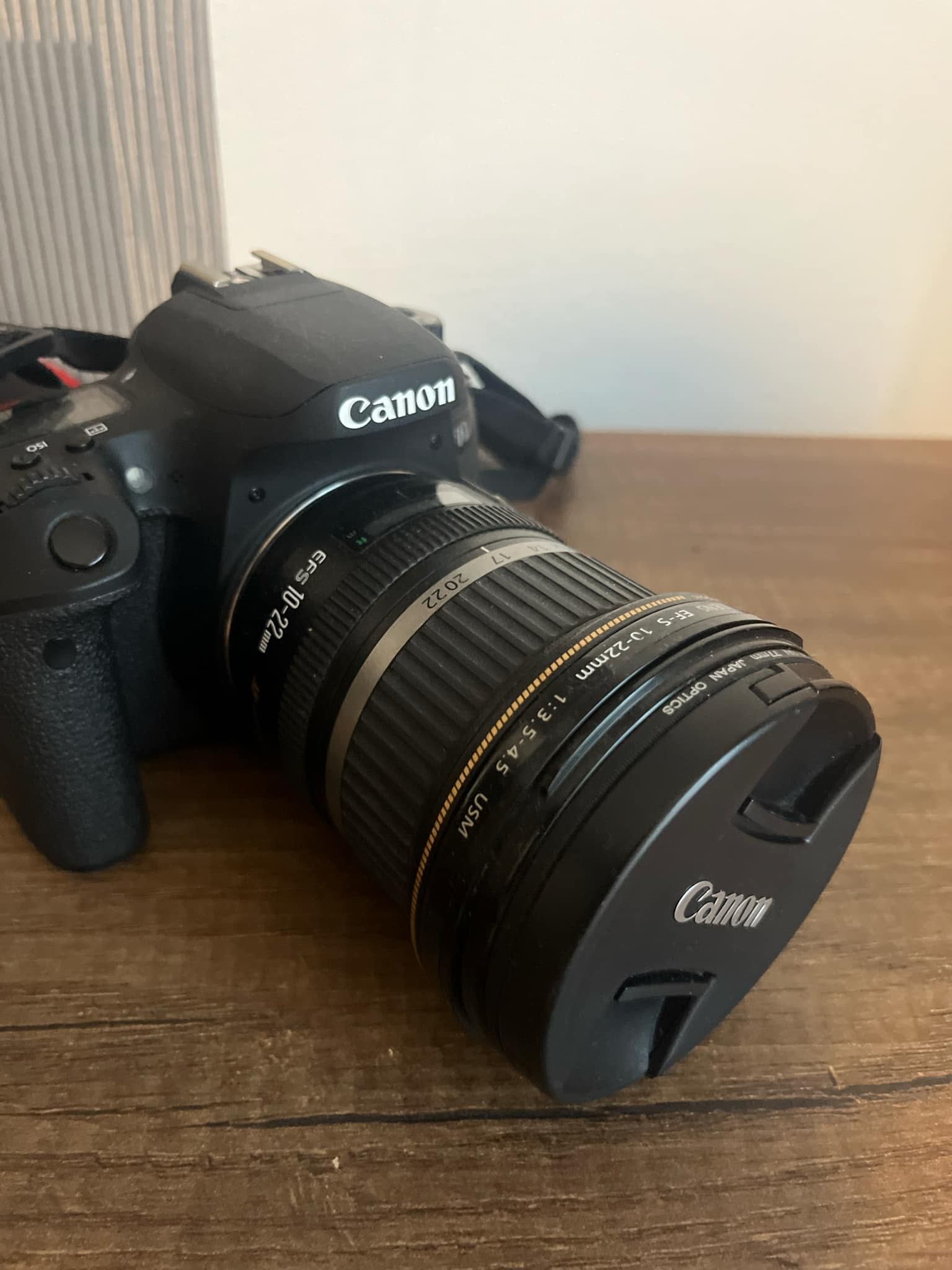 Фотоапарат Canon 77D