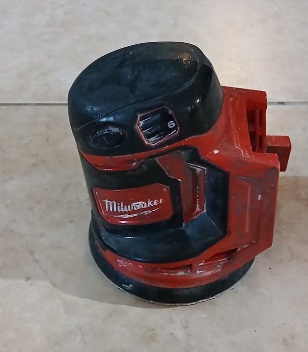 Milwaukee M18 BOS125 - Slefuitor