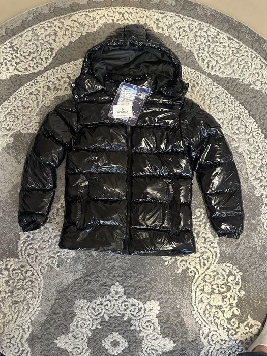 Geaca M.o.n.c.l.e.r lucioasa