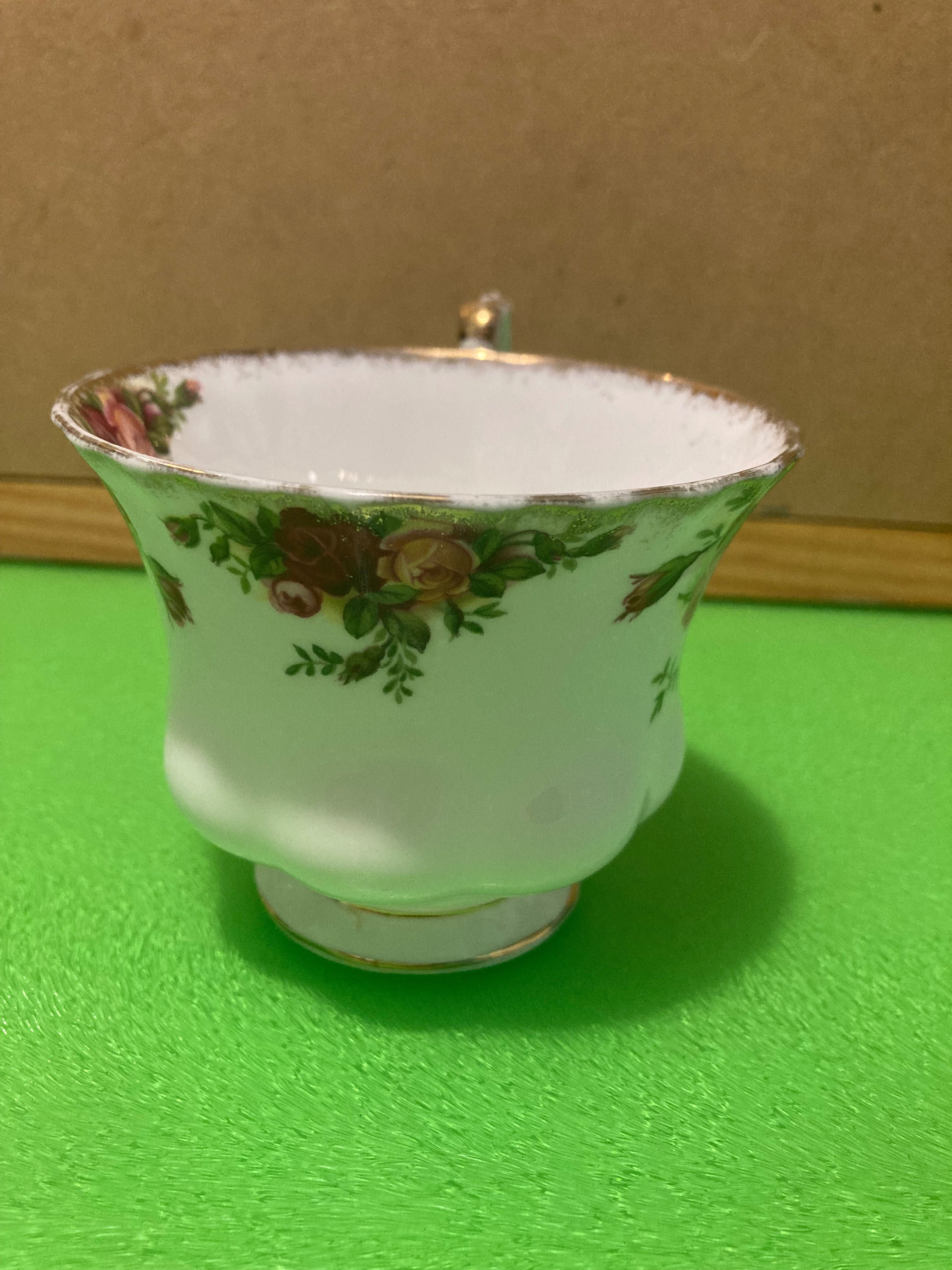 Порцеланова чашка на Royal Albert