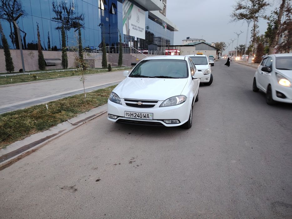Jentra 2023 yil xolati yaxshi, metan quyilgan, mejikar bor,