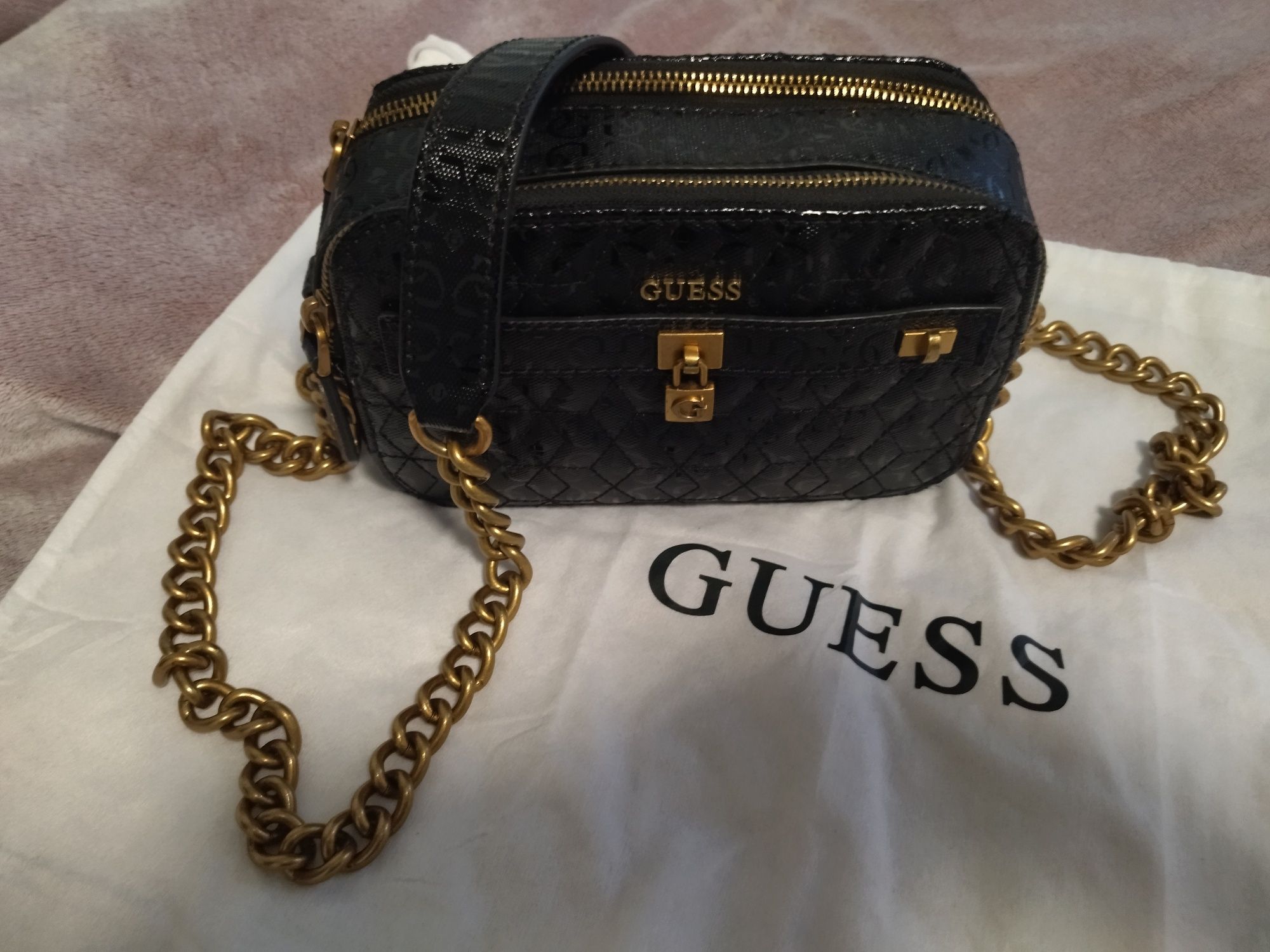 GUESS оригинална чанта