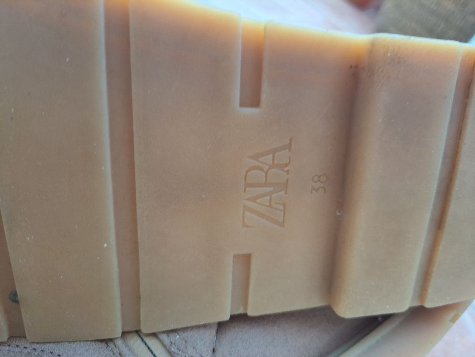 UGG Zara mărimea 38