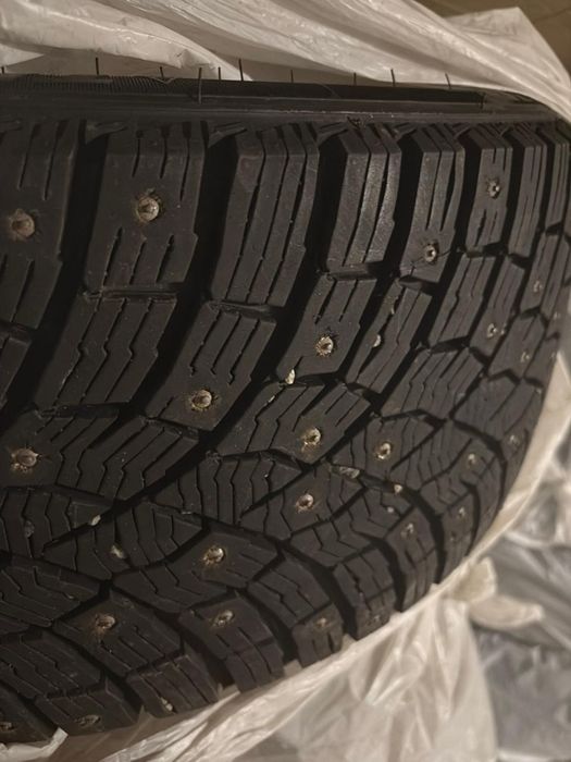 Новые Зимние резины (покрышки)
