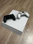 PS4 PRO cu doua manete