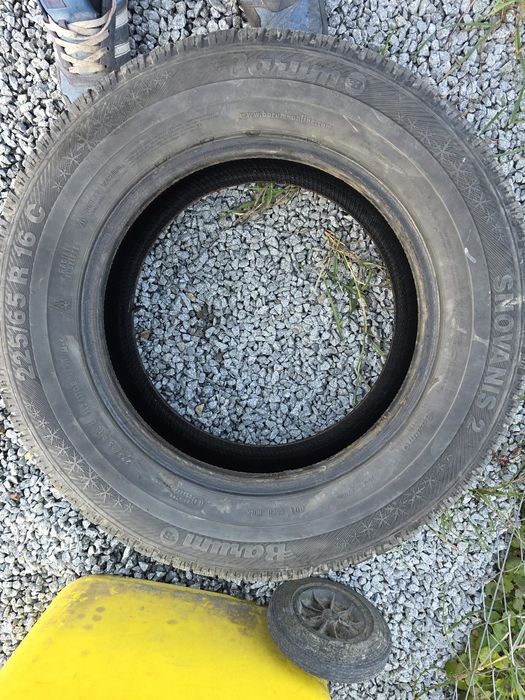 Cauciucuri anvelope 225 65 R 16 C 300 lei toate 4 
Telefon 
0756 sase