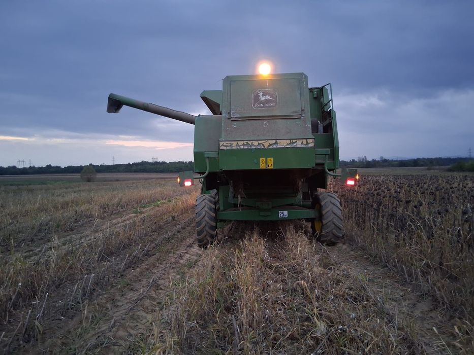 Vând combina john deere 2054 sau schimb cu tractor