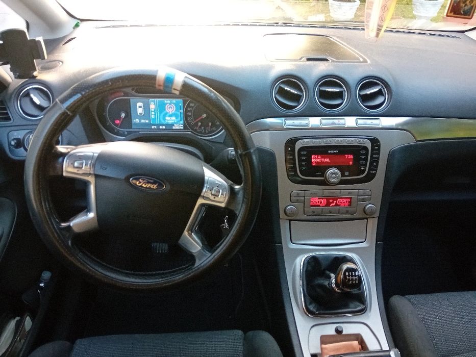 Vând Ford S max utilizat