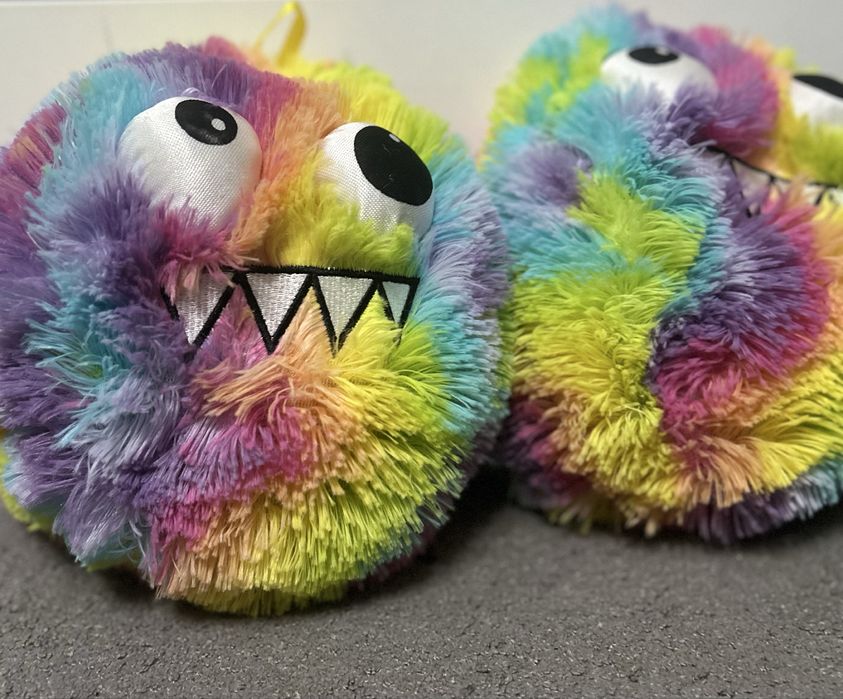 2 mingii colorate cu fata de monstru