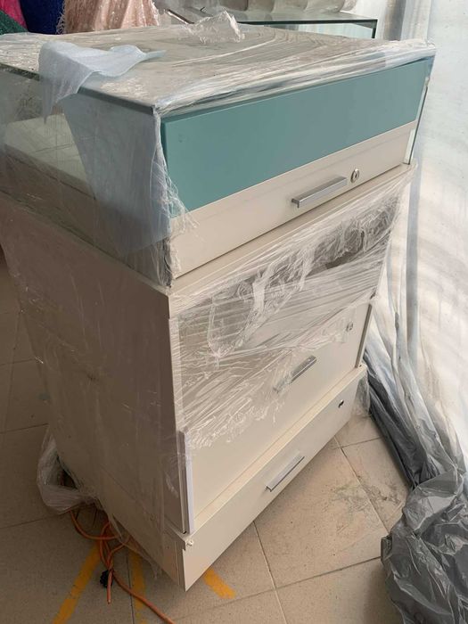 ЛУКСОЗНА ВИТРИНА italy 2 броя на цена 300 лева цена