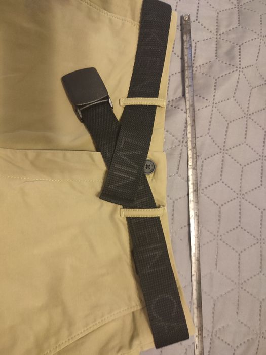 Pantaloni scurti Calvin Klein originali, w28(36 cm in talie).