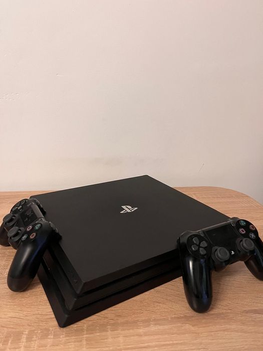 PlayStation 4 pro!! Impecabil !!!