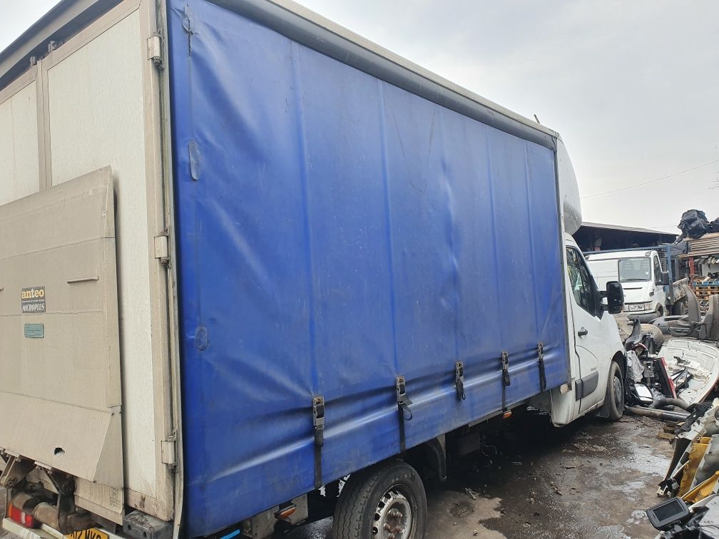 Bena cu usi pe spate și prelată pe role lift hidraulic master Iveco Me