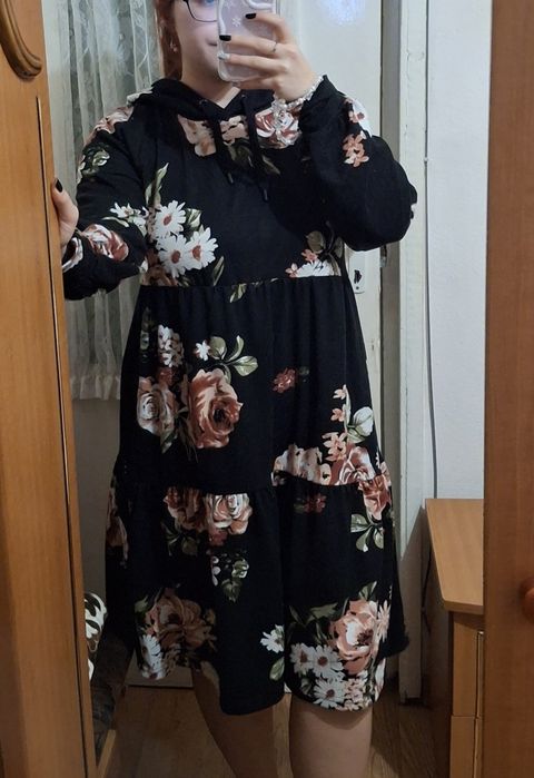 Rochie cu glugă model floral