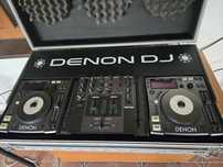 Vand pupitru DJ / playere / mixer / boxe active (Denon / Behringer)