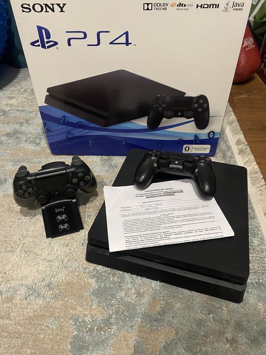 Продам пс4 слим новый с гаратием торг  есть срочна денги надо