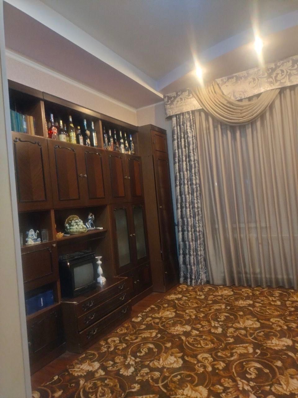 Дом , на дороге по ул . Казизоды Руми 41