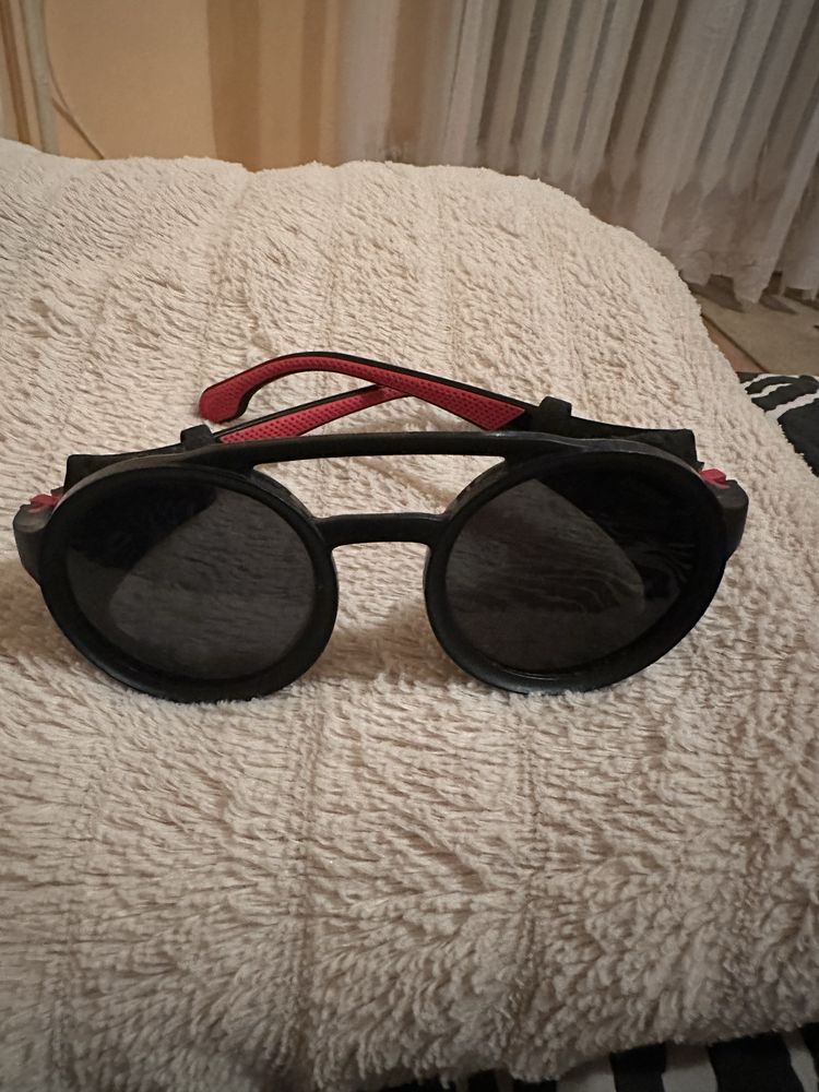 Продавам мъжки слънчеви очила Carrera