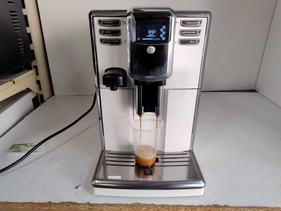 Бяла Кафемашина-Кафеавтомат Philips  5000 Series Капучино,Американо