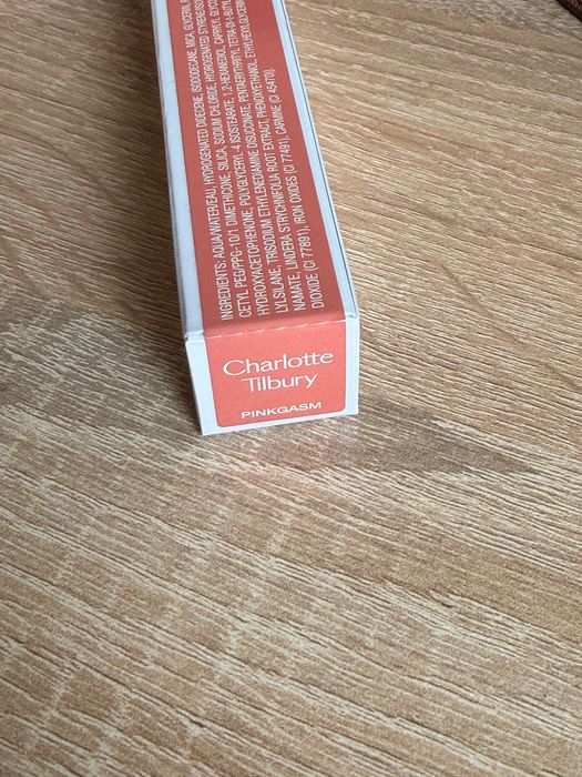 Нови кремообразни хайлайтъри и руж на Charlotte Tilbury