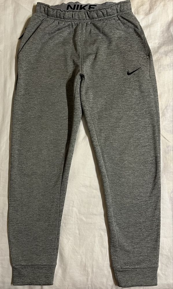 Мъжко сиво дълго долнище Nike, размер S