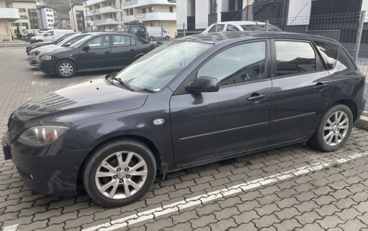 Mazda 3.    2006