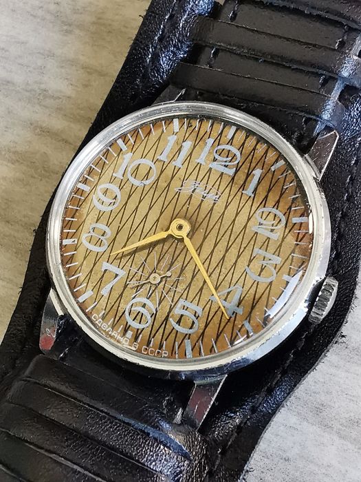 Ceas ZYM -Întoarcere manuala -34 mm -Funcționează excelent !