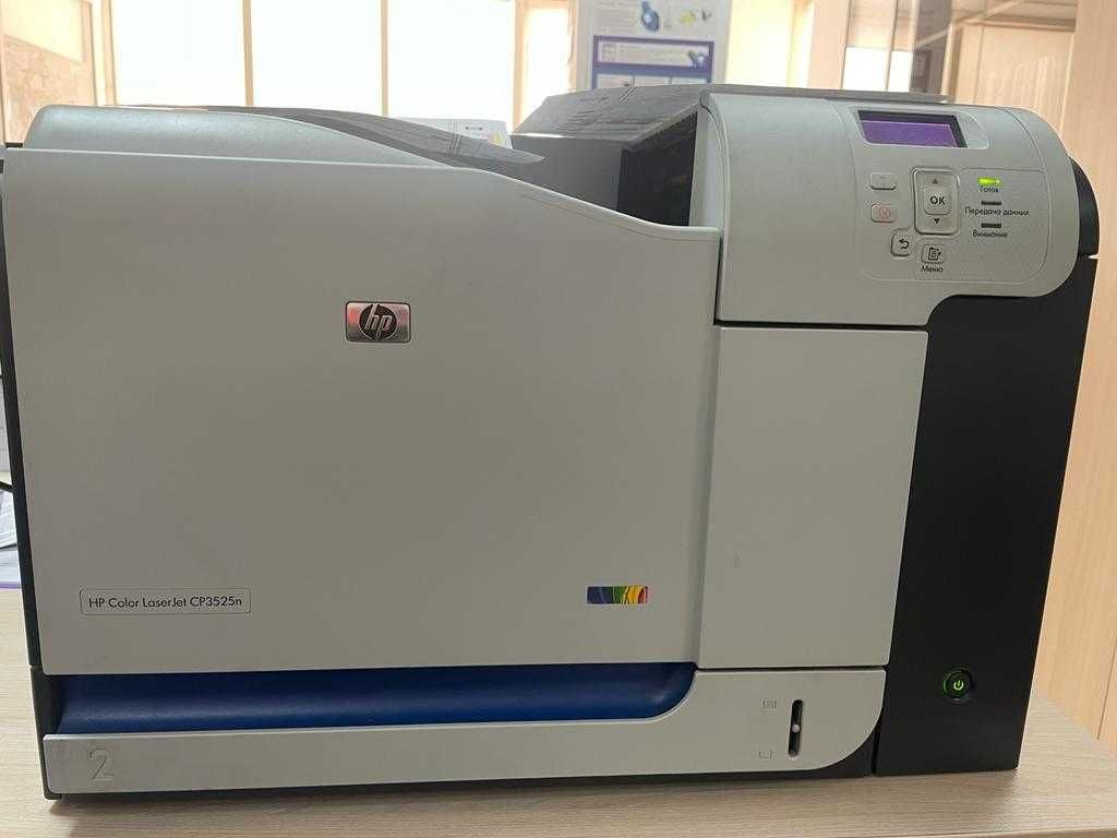 Принтер HP Color LaserJet CP3525N