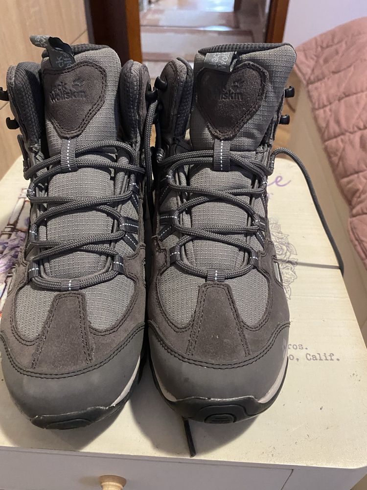 Туристически обувкш дамски нови 39 Jack-wolfskin