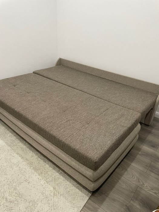 Canapea extensibile cu lada