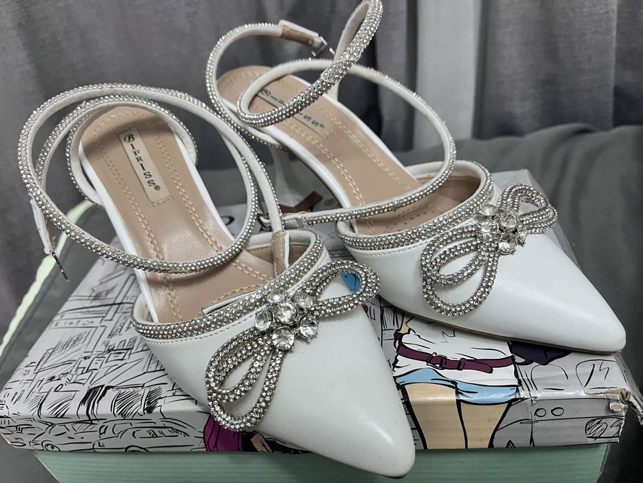 Туфли белые под любой образ