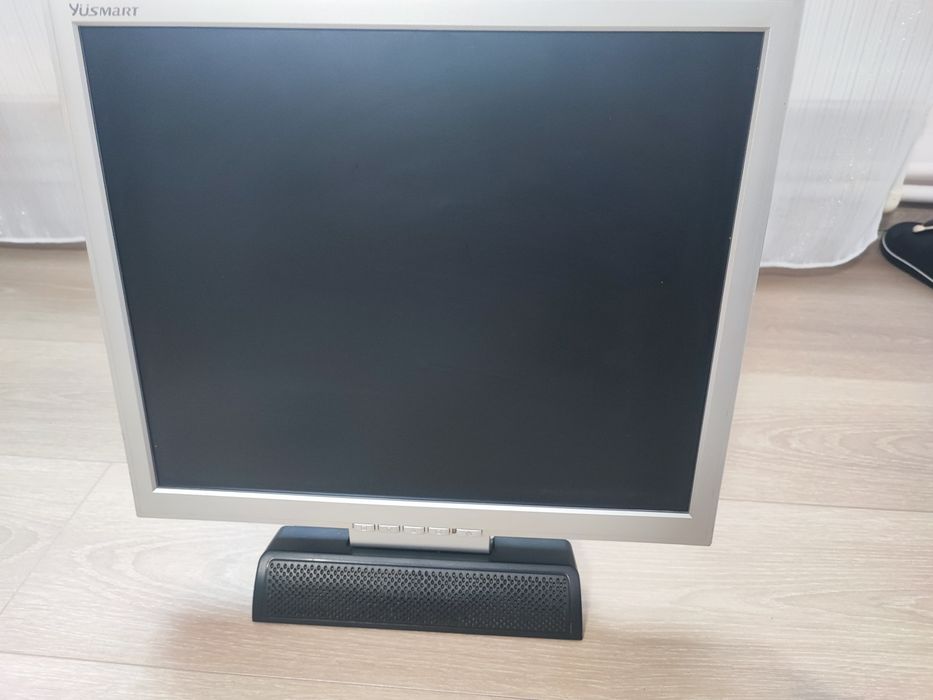Monitor LCD cu boxe incorporate diagonala 19,5 inch