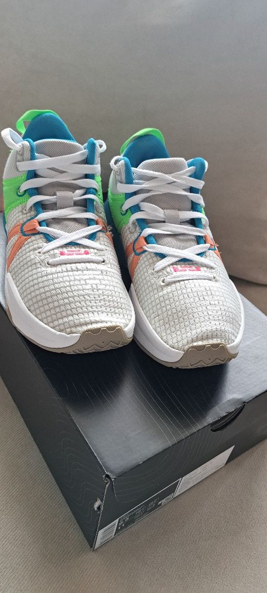 Маратонки Nike Lebron Witness vii