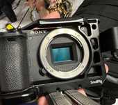 Sony a6500 cu 3 acumulatori si incarcator + ghiozdan cadou