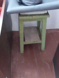 продавам ръчно изработен поръчков четирикрак дървен стол, в св. зелено