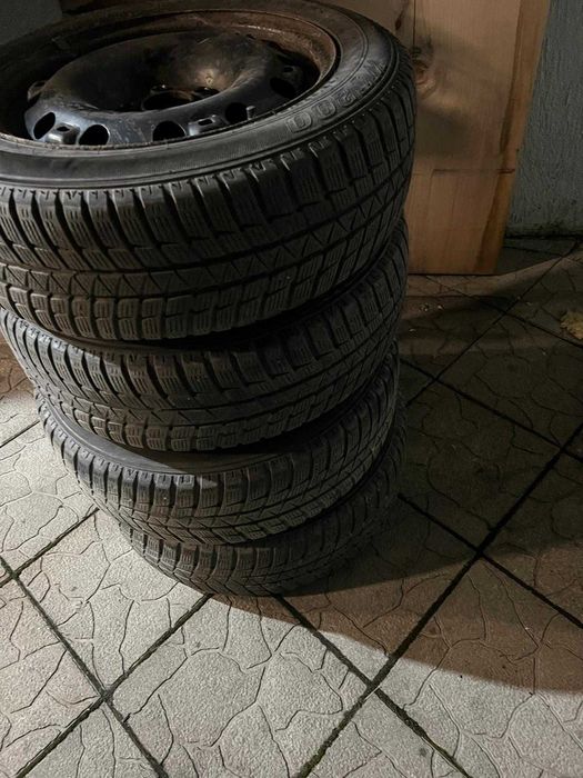 4 Anvelope de iarna 185/60/R15 cu jante
