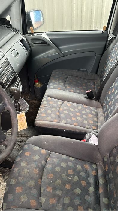 Vand  mercedes vito 111 pentru piese  lovita lateral spate