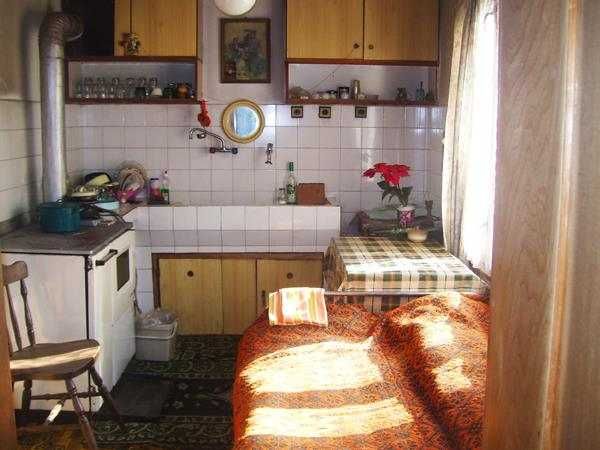 Продавам къща в град Априлци Център